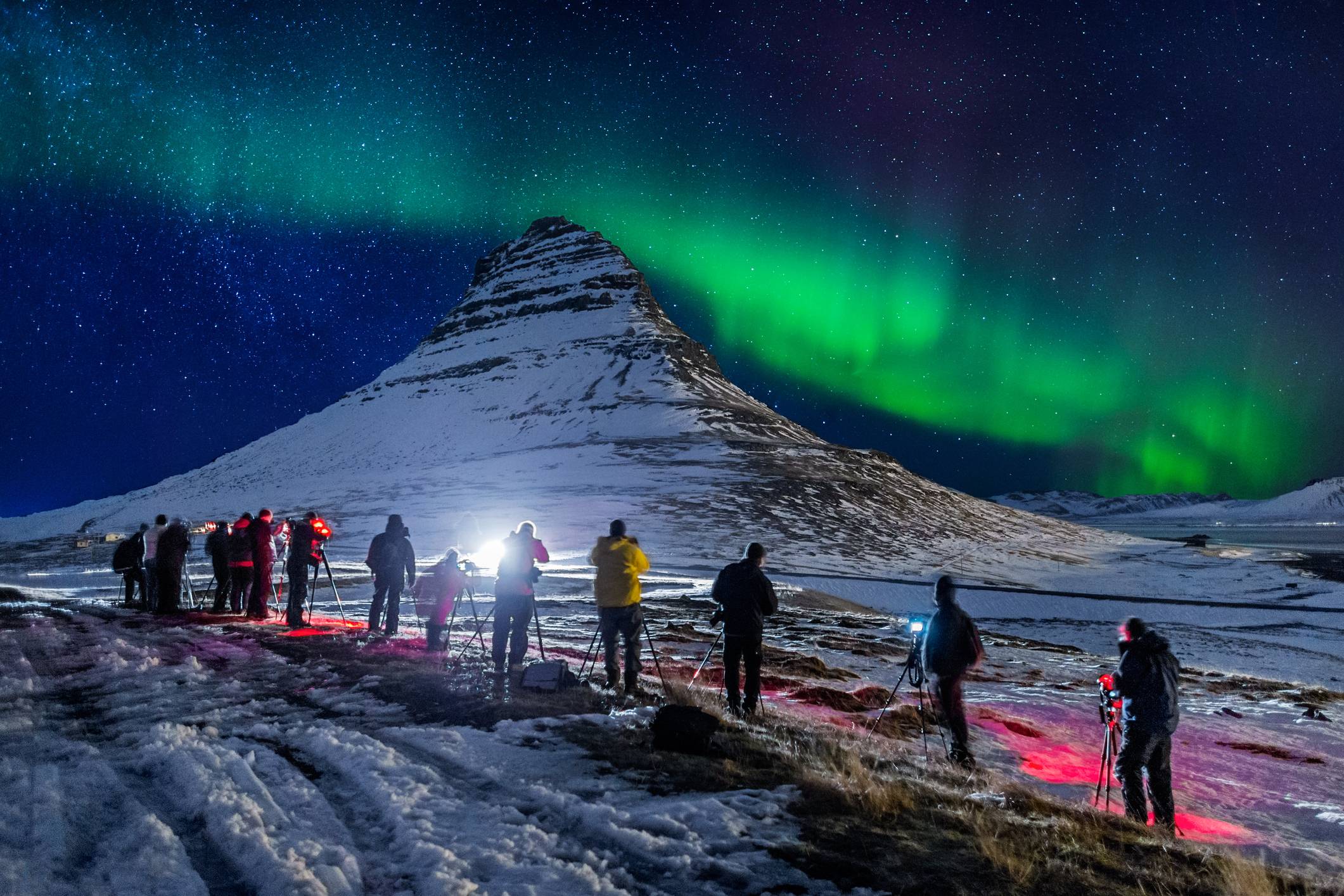 Aurora boreal e austral: como acontece o fenômeno das 'luzes no